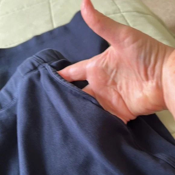 Women’s pull on knit pants in Navy. - Picture 2 of 4